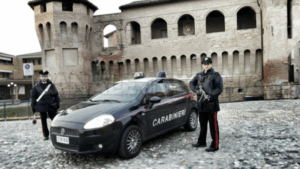 A passeggio per Castellarano con coltello a serramanico al seguito: 22enne denunciato