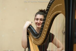 L’arpista Morgana Rudan il 7 agosto a Scandiano