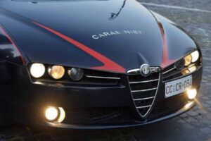 Casalgrande. Trova portafoglio, ma lo restituisce senza soldi. Filmata e denunciata.