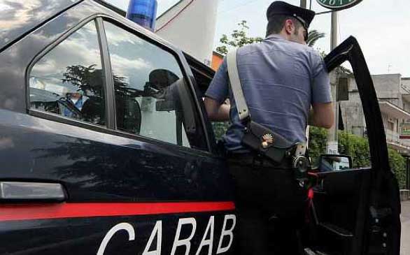Parcheggio “conteso”: minacce e danni all’auto. Denunciato dai Carabineri