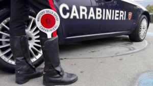 Tentano di investire i Carabinieri dopo un inseguimento ad alta velocità, arrestati