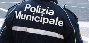 Polizia Locale ferma autoarticolato privo di copertura assicurativa