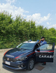 Minacciato al parco e colpito con un coltello al volto: due denunciati