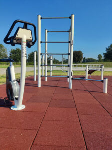 Inaugurazione dell’Area Attrezzata digitalizzata di Sport e Salute con le autorità e la campionessa mondiale di Pole Dance over 40