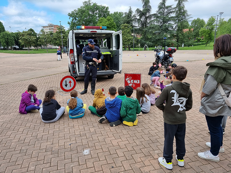 Cinquecento bambini fanno educazione stradale con la Polizia Locale