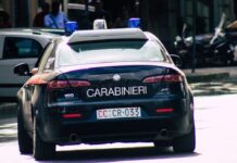 Casalgrande. Quarantunenne prendeva a sassate le auto in sosta: arrestato