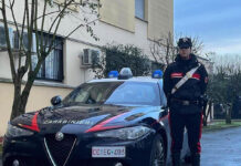 Trova un portafogli e usa il bancomat prima di riconsegnarlo: denunciato